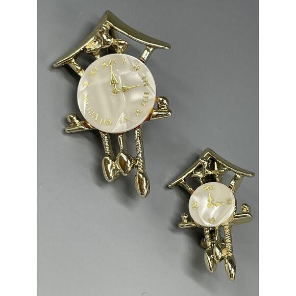 Vintage Big & Small Clock Brooch Pin with Mother of Pearl Face Pair‎ - Picture 1 of 7